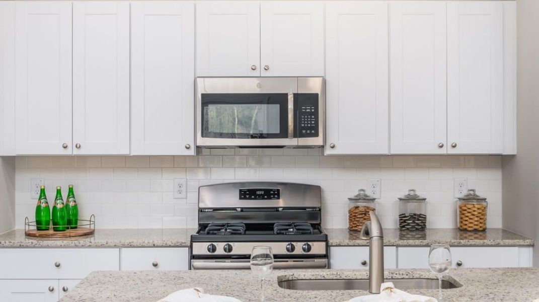 American Dream Series Beach Village EI Kitchen Cabinets 080725