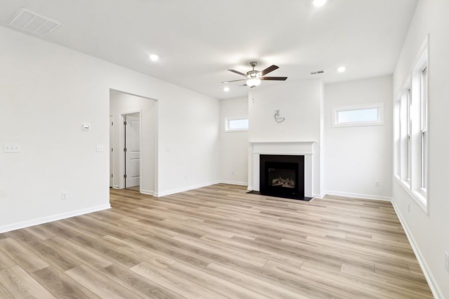 Spacious, unfurnished interior of a new home in Portrait Hills, Aiken (Image 27).