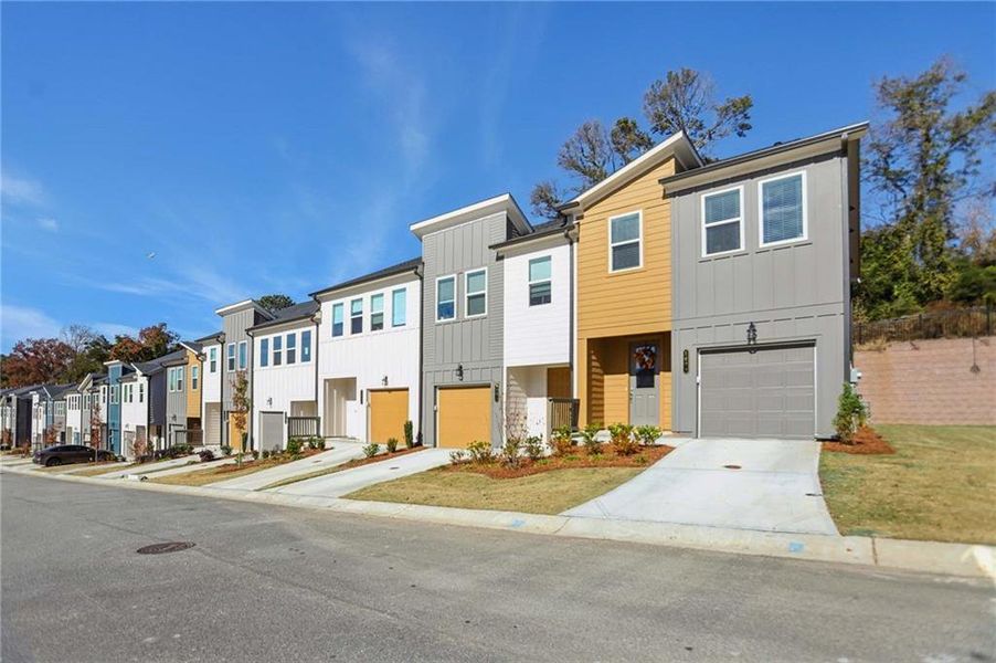 Exterior details and patio area of a home in Park Vue, Atlanta (Image 16). Exterior details and patio area of a home in Park Vue, Atlanta (Image 16).