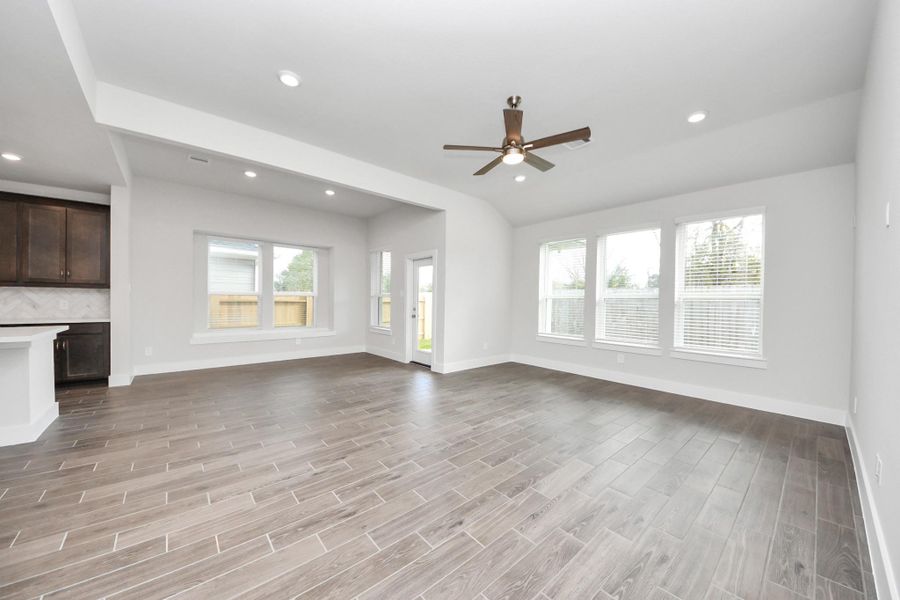 Spacious, unfurnished interior of a new home in Laurel Landing: Landmark Collection, Alvin (Image 19).