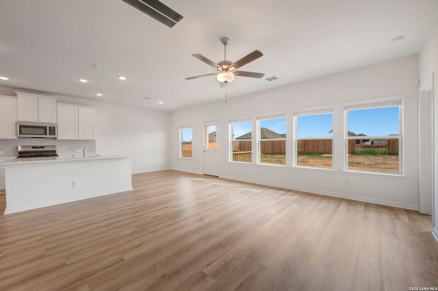 Spacious, unfurnished interior of a new home in Hickory Ridge Estates, Elmendorf (Image 23).