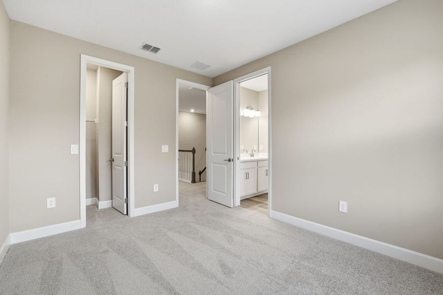 Spacious, unfurnished interior of a new home in Timber Ridge, Plant City (Image 20).