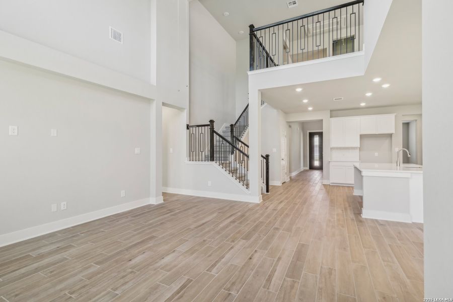 Spacious, unfurnished interior of a new home in Fox Falls, Boerne (Image 27).