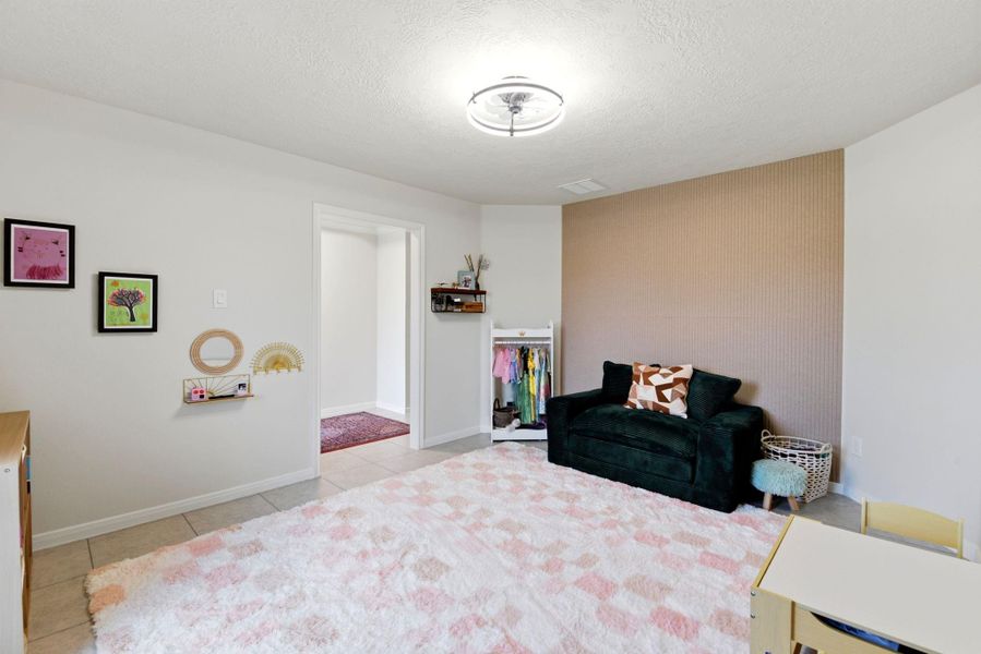 Furnished interior view inside a new home in Pedregal, Dickinson (Image 15).