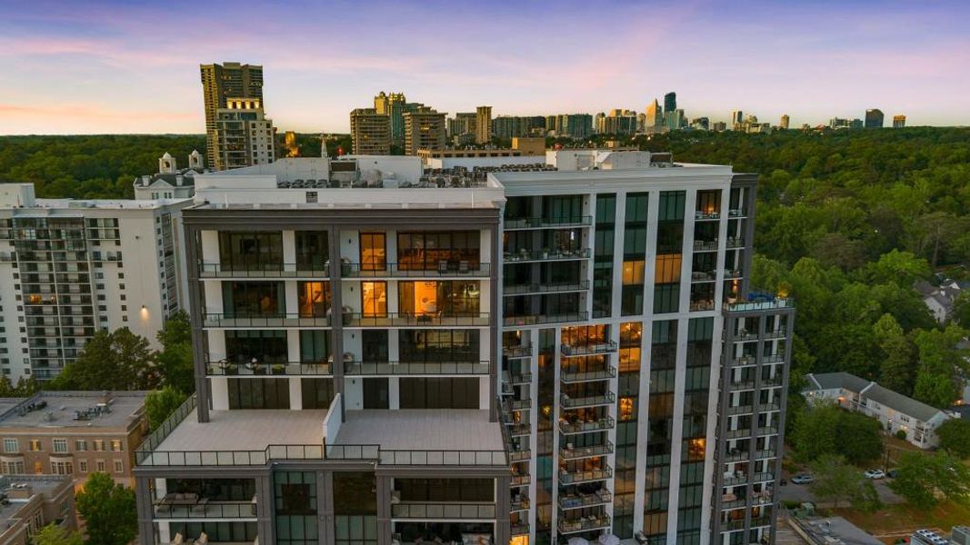 Condo located in Atlanta, GA showcasing its design and architecture (Image 43).