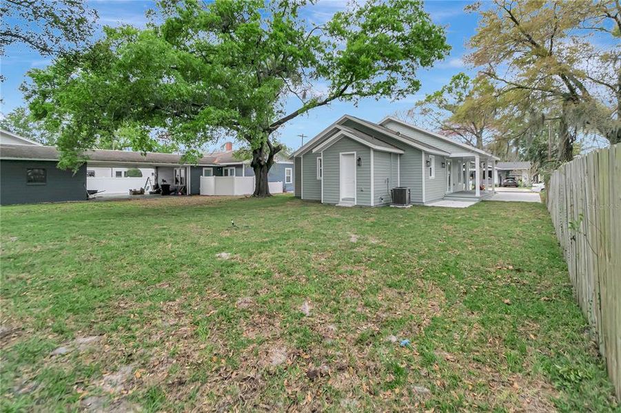 Exterior details and patio area of a home in , Plant City (Image 27).