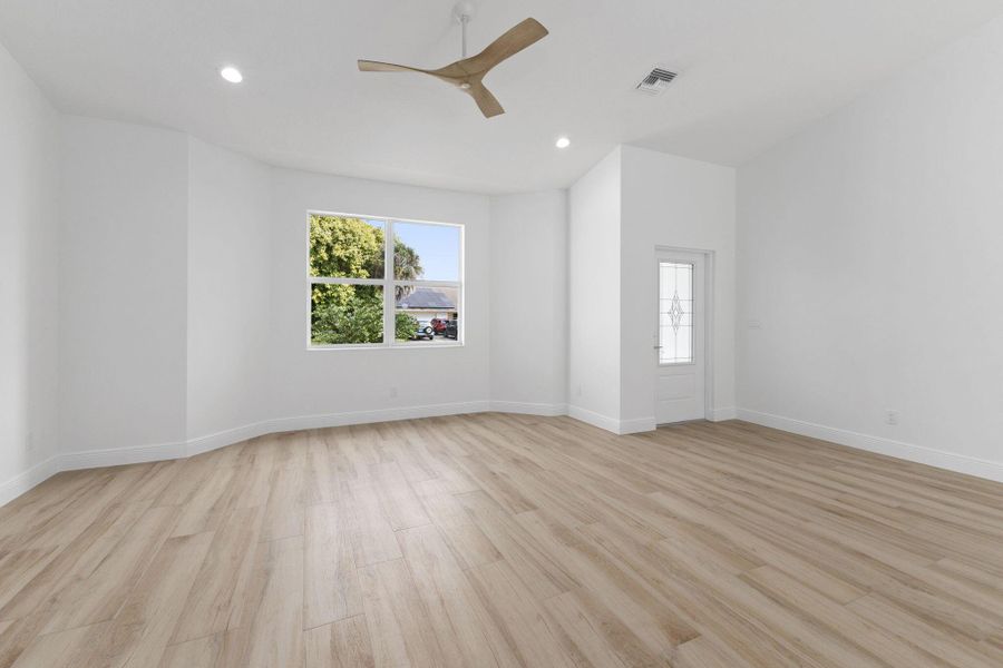 Spacious, unfurnished interior of a new home in , Port St. Lucie (Image 16).