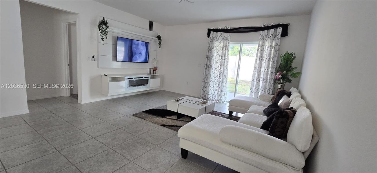 Furnished interior view inside a new home in Hammock Reserve, Haines City (Image 38).