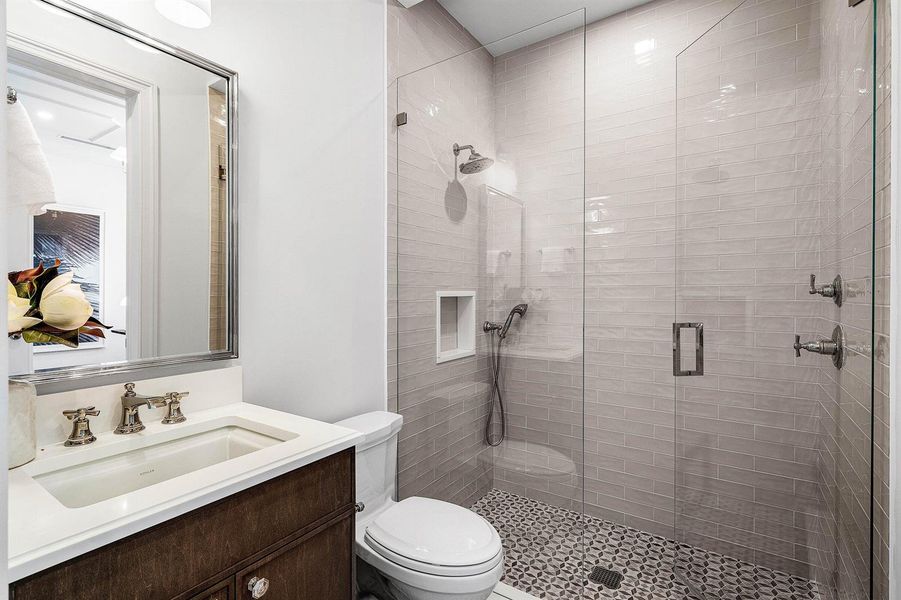 Den Bathroom 2