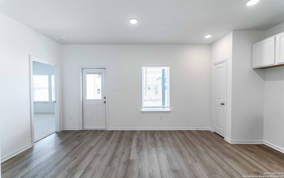 Spacious, unfurnished interior of a new home in Hennersby Hollow, San Antonio (Image 10). Spacious, unfurnished interior of a new home in Hennersby Hollow, San Antonio (Image 10).
