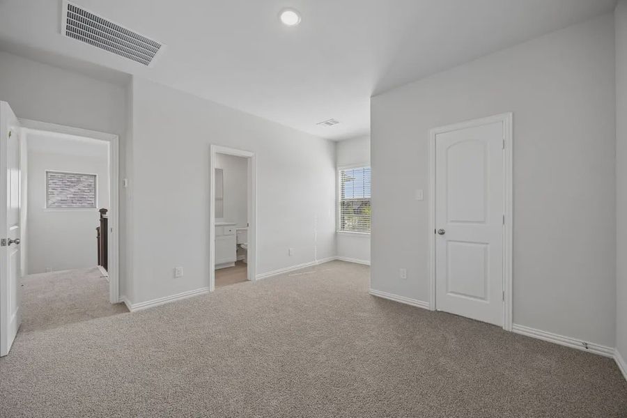 Spacious, unfurnished interior of a new home in Solterra Texas, Mesquite (Image 21).