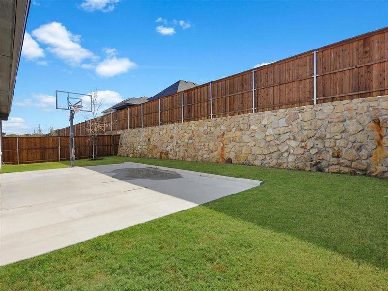 Exterior details and patio area of a home in Nelson Lake, Rockwall (Image 2). Exterior details and patio area of a home in Nelson Lake, Rockwall (Image 2).