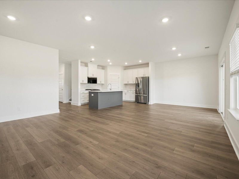 Spacious, unfurnished interior of a new home in The Coves at Lakes of Cane Bay, Summerville (Image 26).