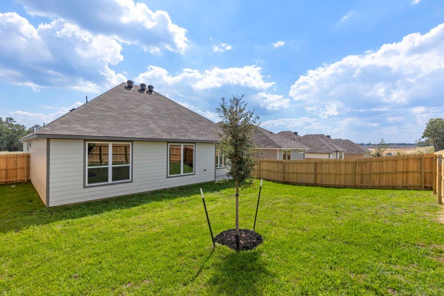 Exterior details and patio area of a home in , Huntsville (Image 18).
