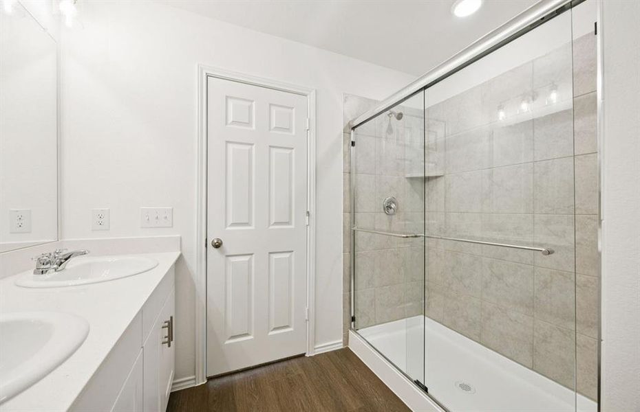 Large shower in owner's bath Large shower in owner's bath