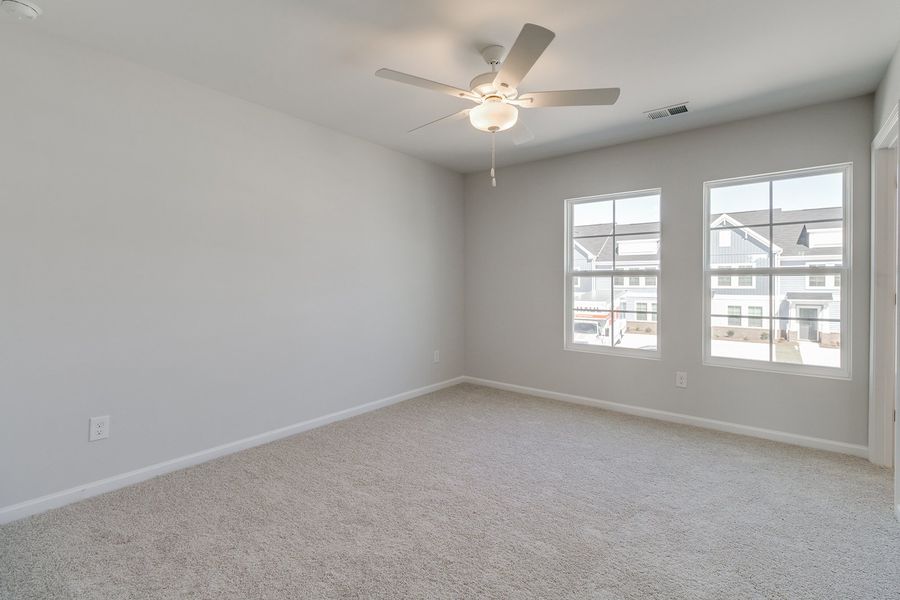 Spacious, unfurnished interior of a new home in Astoria, Columbia (Image 21).