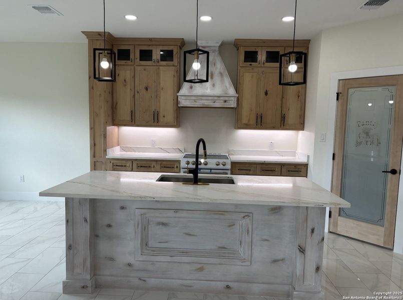 Furnished interior view inside a new home in , Uvalde (Image 14).