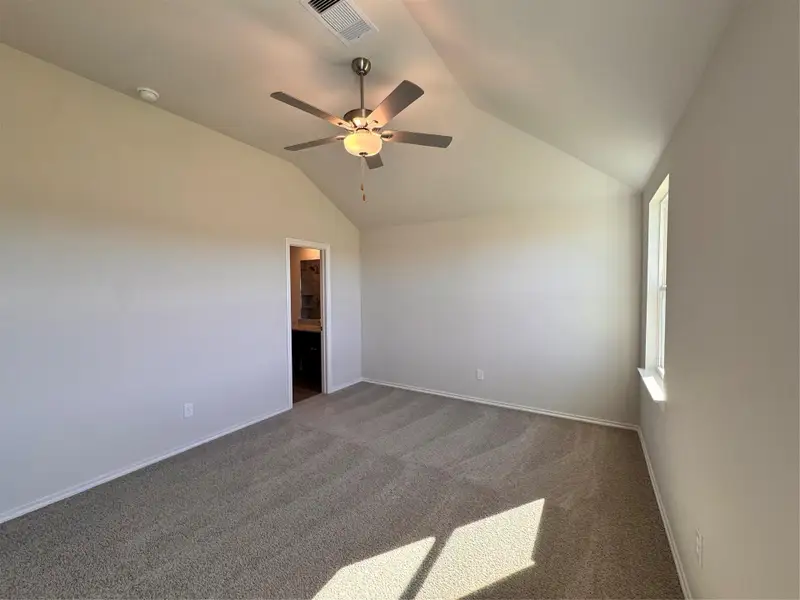 Spacious, unfurnished interior of a new home in , Splendora (Image 8).