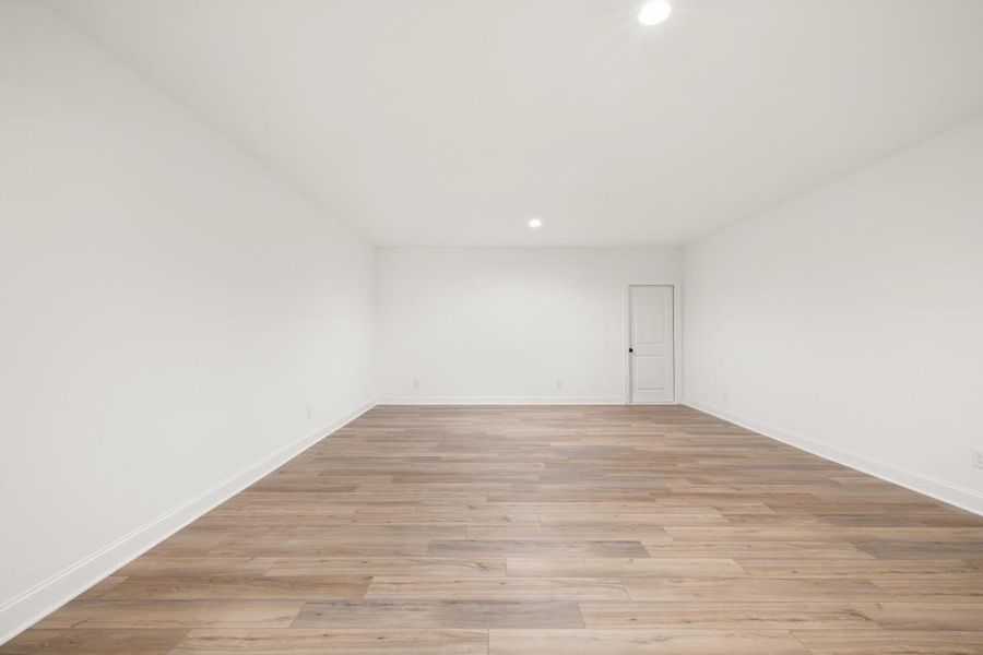 Spacious, unfurnished interior of a new home in East Harbor II at Chestatee, Dawsonville (Image 34).