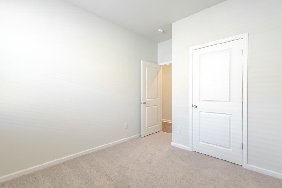 Spacious, unfurnished interior of a new home in , Summerville (Image 14).