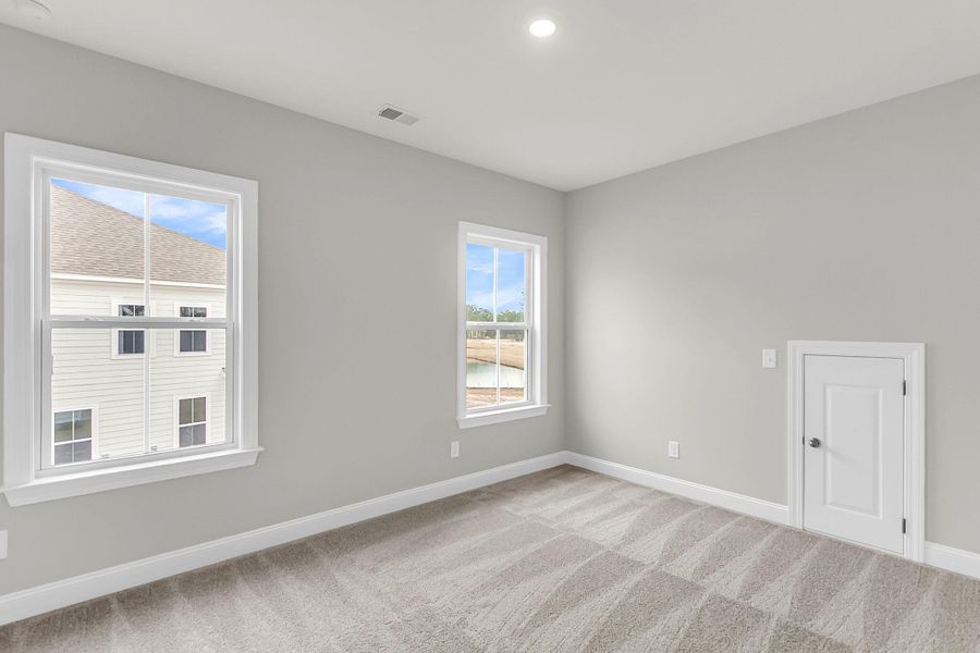 Spacious, unfurnished interior of a new home in Tidewater at Lakes of Cane Bay, Summerville (Image 48).
