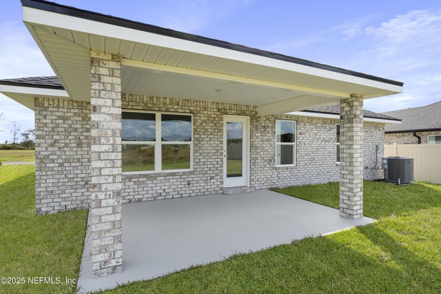 Exterior details and patio area of a home in , Green Cove Springs (Image 3).