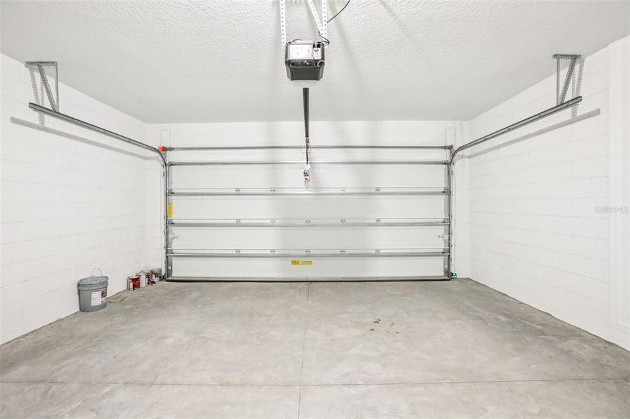 Spacious, unfurnished interior of a new home in Villamar - Classic Series, Winter Haven (Image 28).