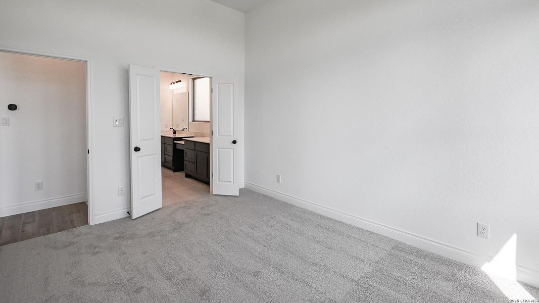 Spacious, unfurnished interior of a new home in Legacy at Lake Dunlap, New Braunfels (Image 23).