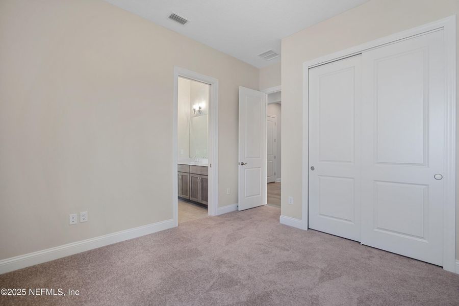 Spacious, unfurnished interior of a new home in Madeira, St. Augustine (Image 17).