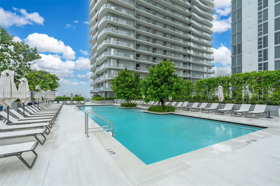 Condo located in Miami, FL showcasing its design and architecture (Image 24).