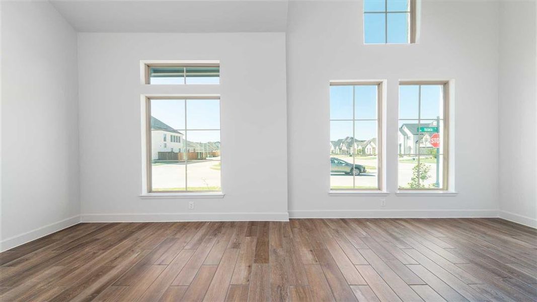 Spacious, unfurnished interior of a new home in The Parks At Wilson Creek 40', Celina (Image 15).