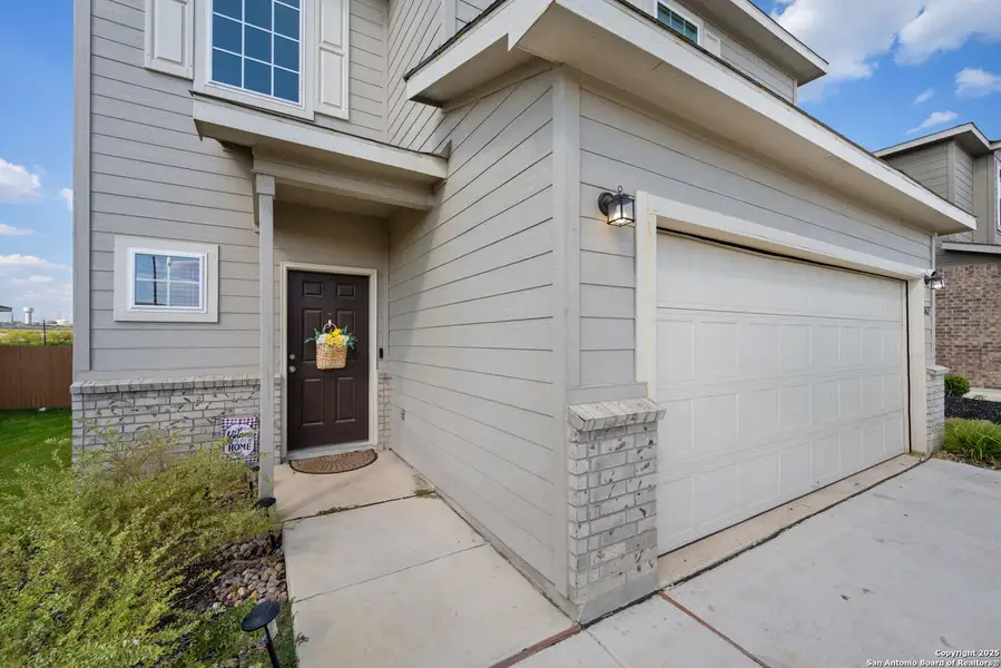 Exterior details and patio area of a home in Cinco Lakes, San Antonio (Image 2). Exterior details and patio area of a home in Cinco Lakes, San Antonio (Image 2).