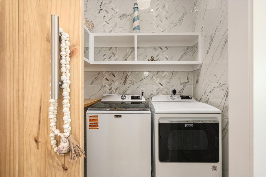 Close-up of interior finishes inside a home in , Bolivar Peninsula (Image 21).