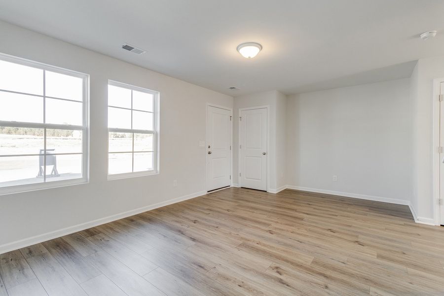 Spacious, unfurnished interior of a new home in Astoria, Columbia (Image 14).