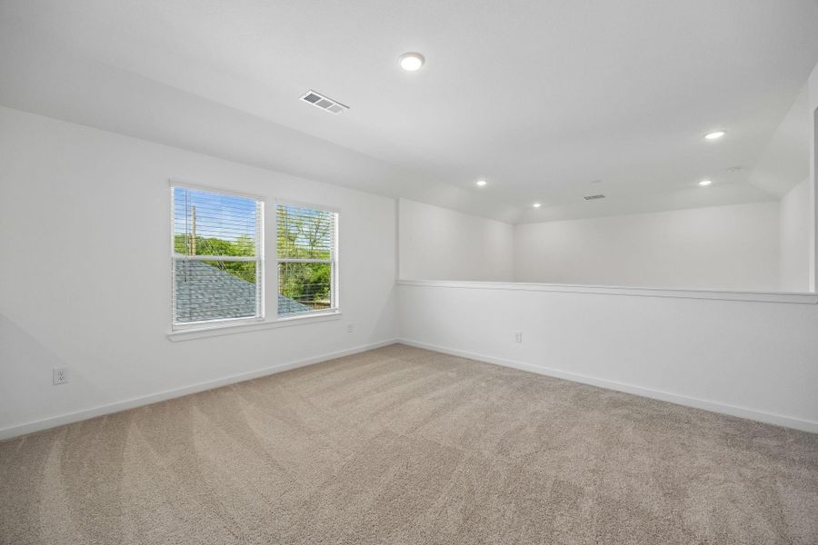 Spacious, unfurnished interior of a new home in Ellerden, Tomball (Image 13).