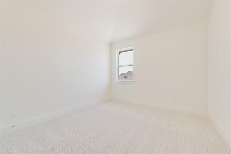 Spacious, unfurnished interior of a new home in Quail Hollow, Rockwall (Image 30).