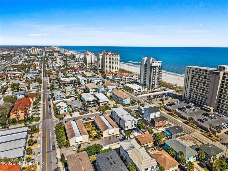 Condo located in Jacksonville Beach, FL showcasing its design and architecture (Image 3).