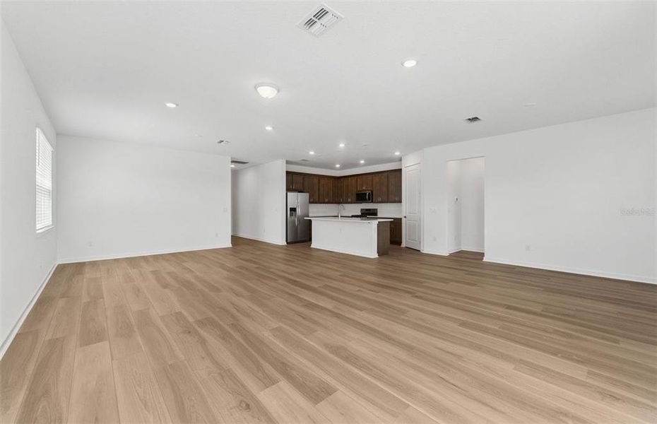 Spacious, unfurnished interior of a new home in Riverwood, Zephyrhills (Image 18).