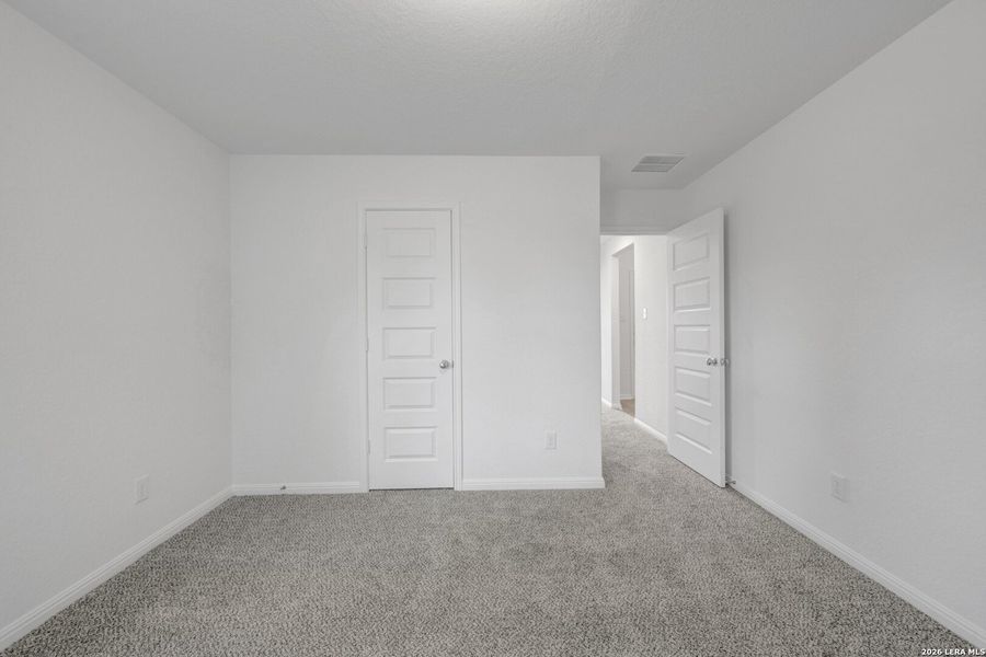 Spacious, unfurnished interior of a new home in Cinco Lakes, San Antonio (Image 13).