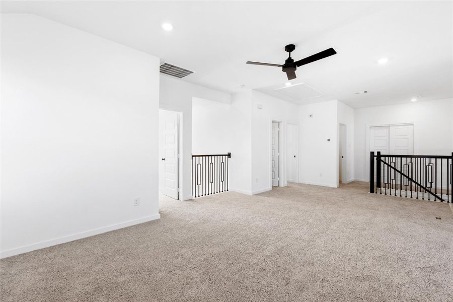 Spacious, unfurnished interior of a new home in Kendall Lakes, Alvin (Image 20).