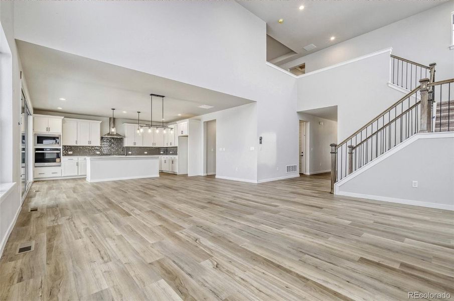 Spacious, unfurnished interior of a new home in Sterling Ranch Homestead, Colorado Springs (Image 21).