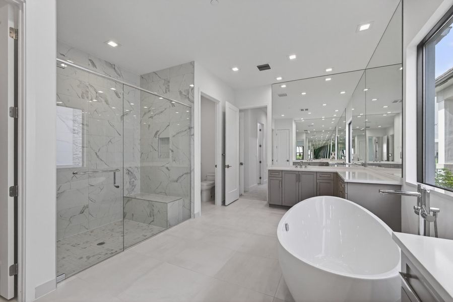 V28 PRIMARY BATH 30-web-or-mls-5D1A8658