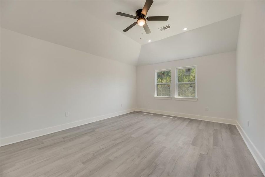 Spacious, unfurnished interior of a new home in , Dallas (Image 12).