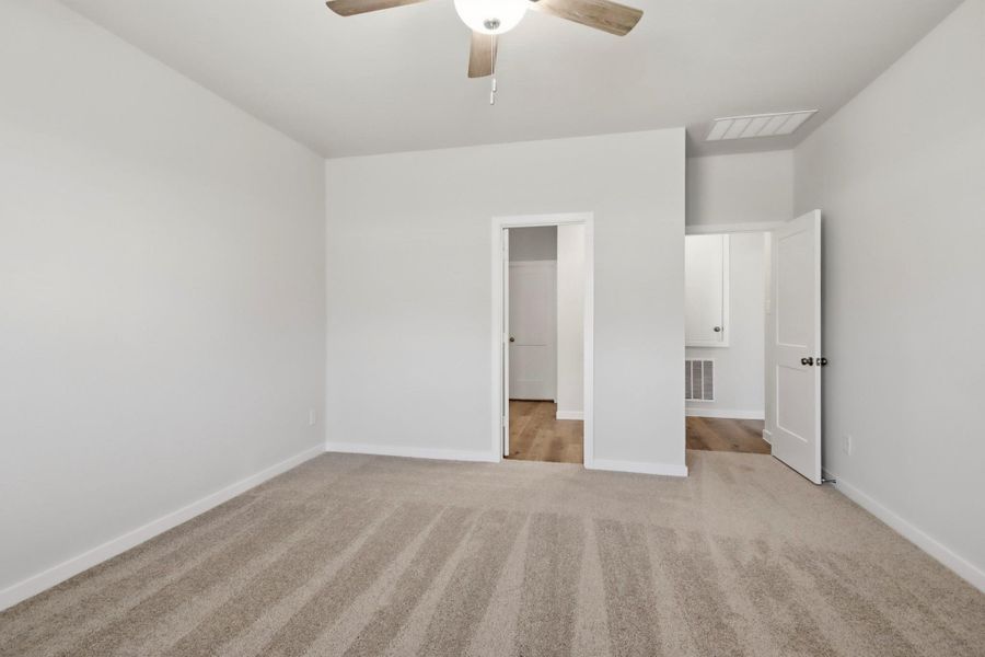Spacious, unfurnished interior of a new home in Crockett Meadows, Conroe (Image 20). Spacious, unfurnished interior of a new home in Crockett Meadows, Conroe (Image 20).
