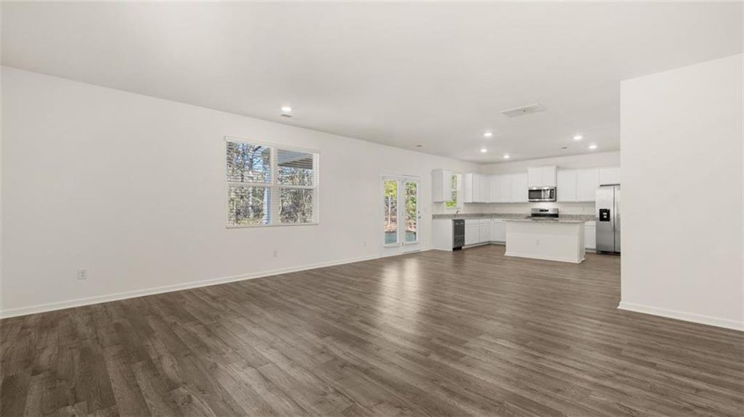 Spacious, unfurnished interior of a new home in Bridle Creek, Locust Grove (Image 27).