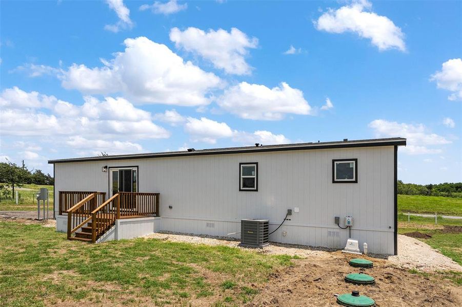 Exterior details and patio area of a home in , Corsicana (Image 23).