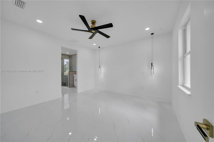 Spacious, unfurnished interior of a new home in , Lehigh Acres (Image 24).