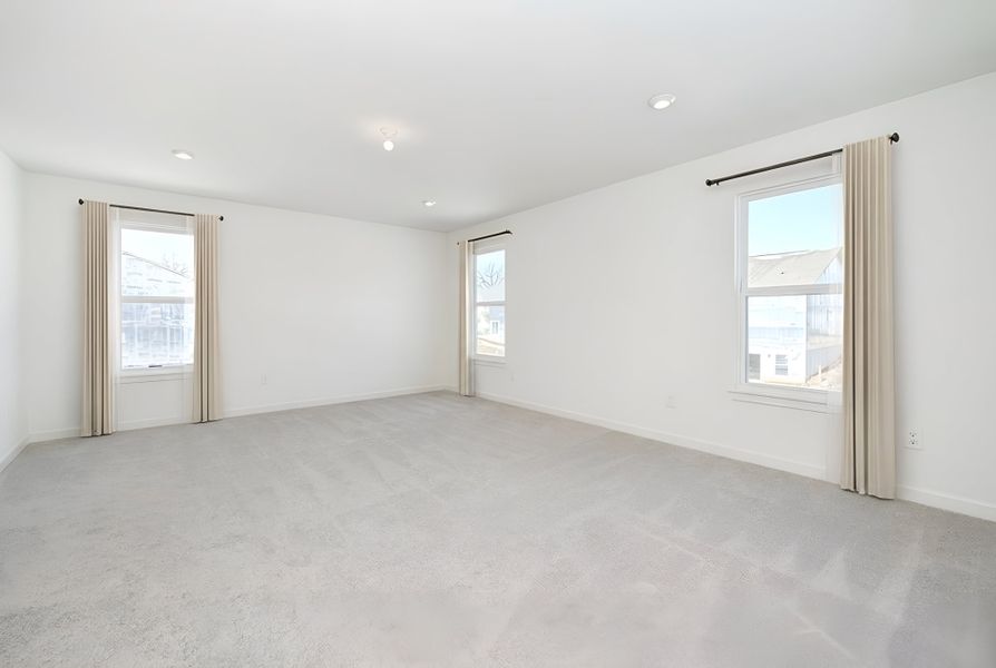 Spacious, unfurnished interior of a new home in Three Rivers, Rome (Image 17).