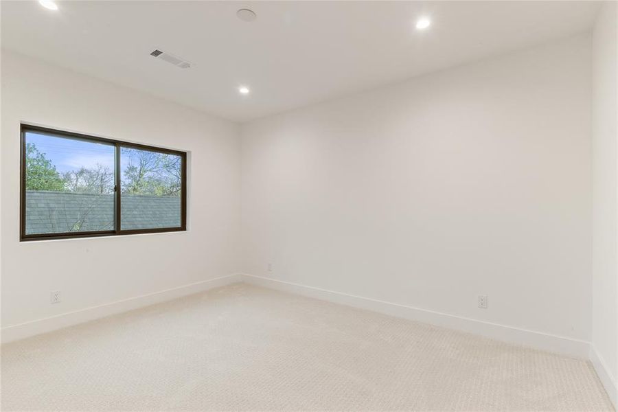 Spacious, unfurnished interior of a new home in , Dallas (Image 25).