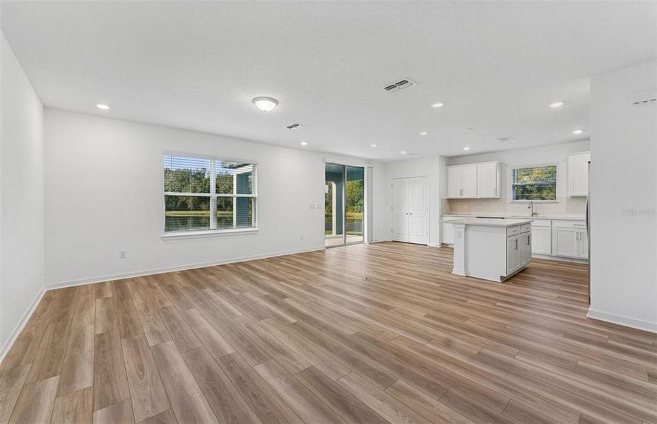 Spacious, unfurnished interior of a new home in Riverwood, Zephyrhills (Image 20).